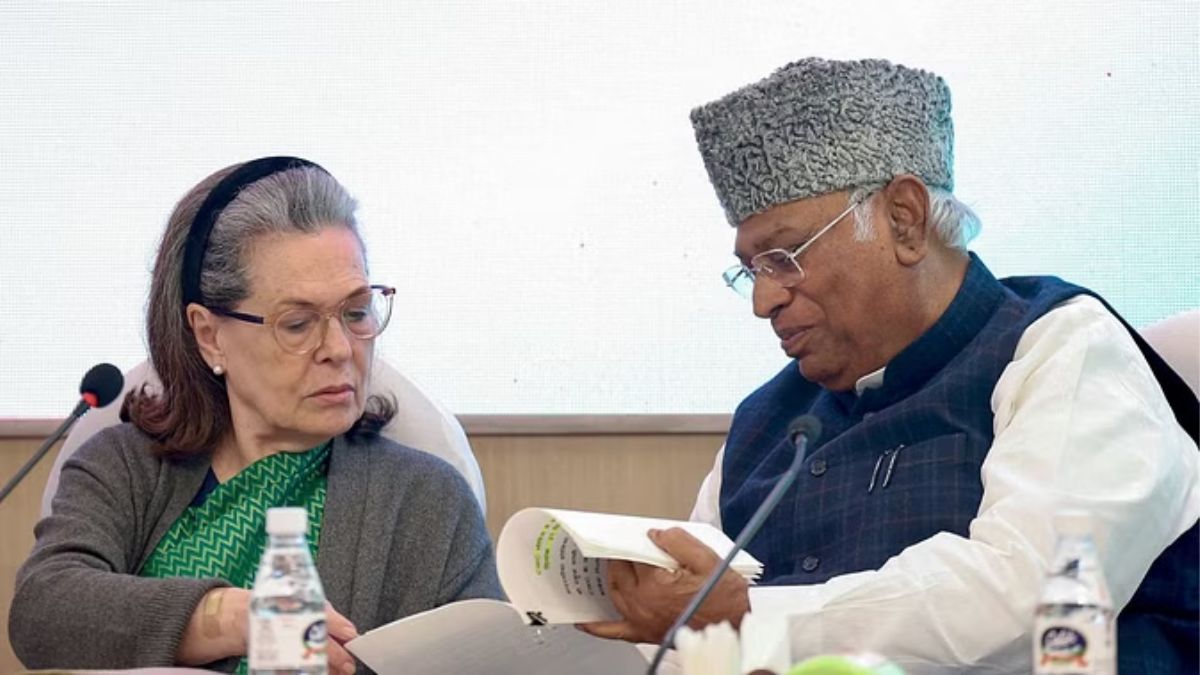 Sonia Gandhi and Mallakarjun Kharge at Congress Headquarters