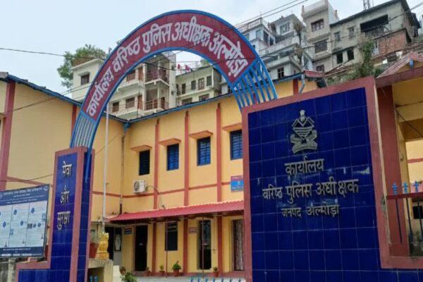 A case of assault on a constable and tearing of his uniform has come to light in Almora