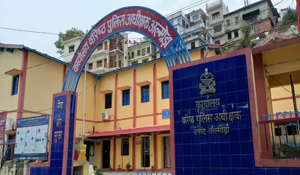A case of assault on a constable and tearing of his uniform has come to light in Almora