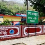 A constable attacked the inspector in Laxmanjhula police station Pauri