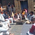 Angered by the suspension of the priest, the priests held a meeting in Jageshwar Dham