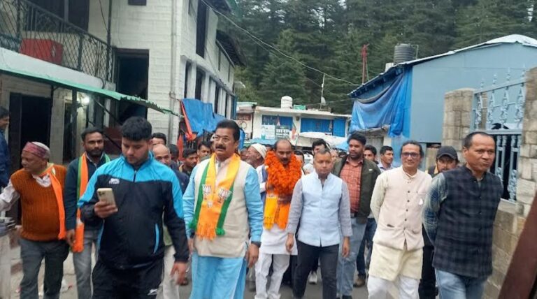 BJP workers took out a rally in Jageshwar in support of MP candidate Ajay Tamta