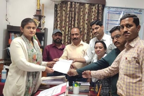 Congress workers submit memorandum to Joint Magistrate after BJP MLA's audio goes viral (2)