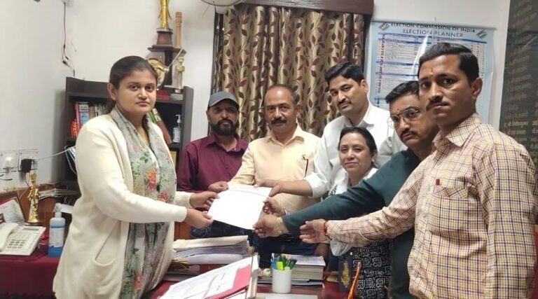 Congress workers submit memorandum to Joint Magistrate after BJP MLA's audio goes viral (2)