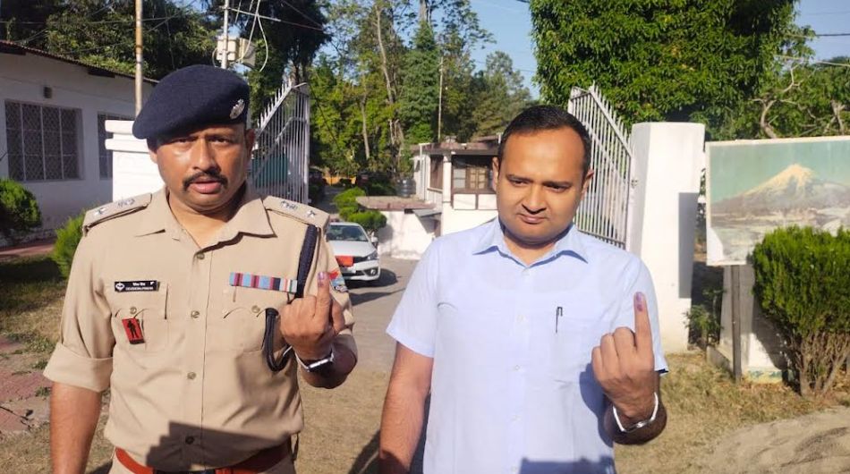 DM Vineet Tomar and SSP Devendra Pincha cast their vote in Almora