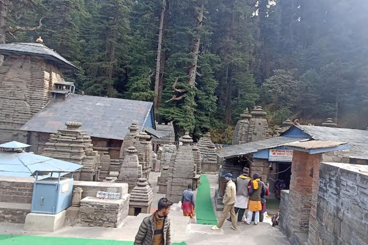 In the name of online worship in Jageshwar Dham, many apps of the country are cheating the devotees