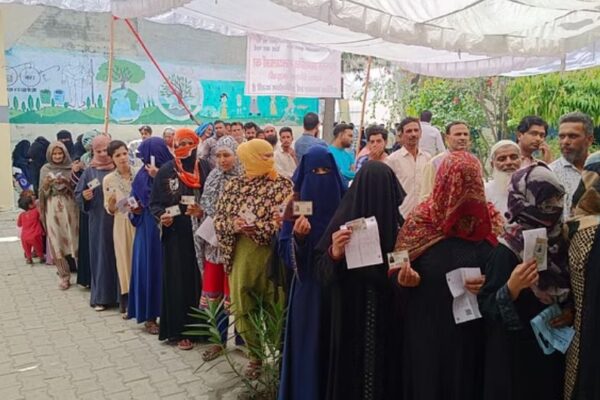 There was a queue of voters at the booths in the plains of Uttarakhand today