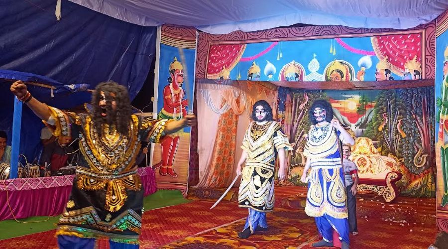 Artists enthralled the audience with their acting in Ramlila of Jageshwar Dham
