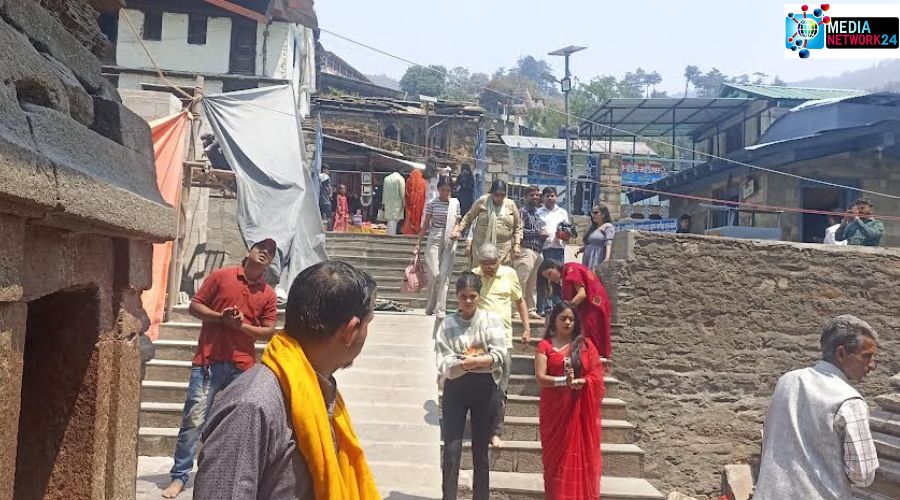 Crowd of devotees has started gathering in Jageshwar Dham as soon as the tourist season has started