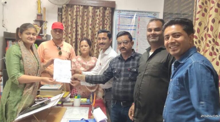 In Ranikhet, Congress and others submitted a memorandum to the Joint Magistrate