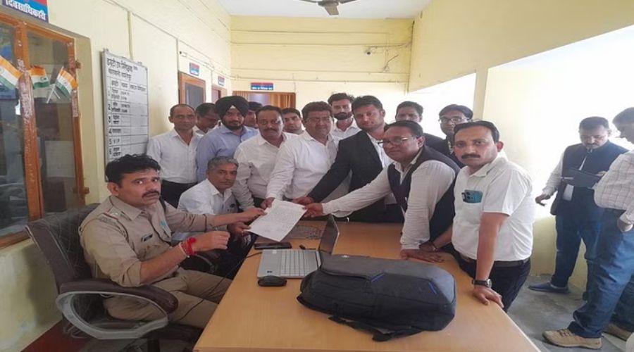 Kashipur Bar Association submitted a complaint to the police against Patwari on bribery charges