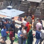 There was a continuous flow of devotees in Jageshwar Dham on Monday