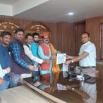 Traders and priests of Jageshwar Dham submitted a memorandum to DM regarding shuttle service