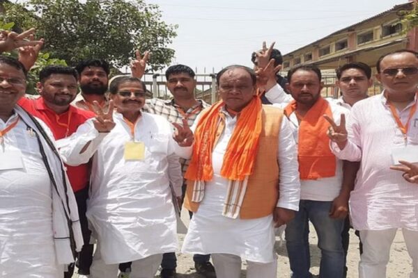 BJP candidate Chhatrapal Singh with supporters