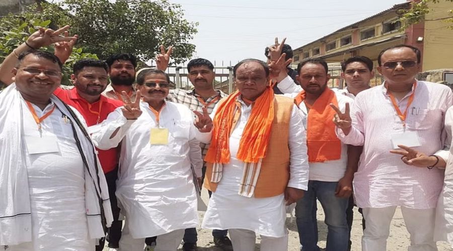 BJP candidate Chhatrapal Singh with supporters
