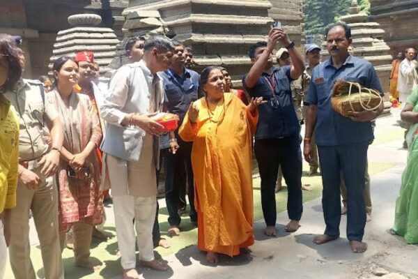 Uma Bharti offered prayers at Jageshwar Dham