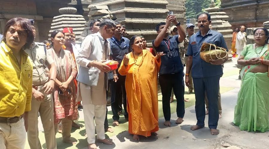 Uma Bharti offered prayers at Jageshwar Dham