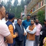 Traders told their problems to SDM who reached Jageshwar