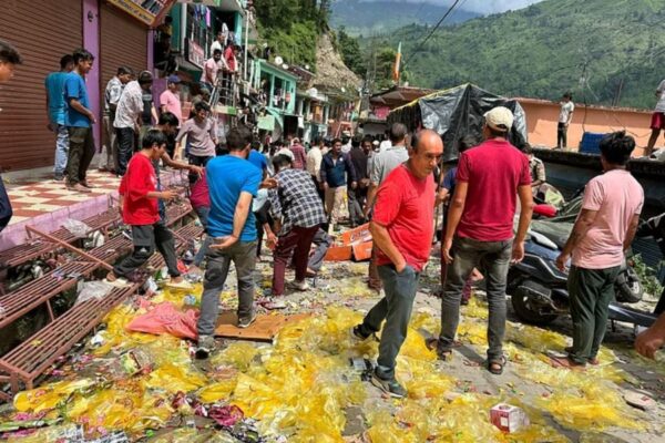 चमोली में तनाव:नग्न होकर मुस्लिम युवक ने किशोरी से किए अश्लील इशारे, आरोपी गिरफ्तार Angry people vandalized shops of Muslim community in Chamoli, Uttarakhand