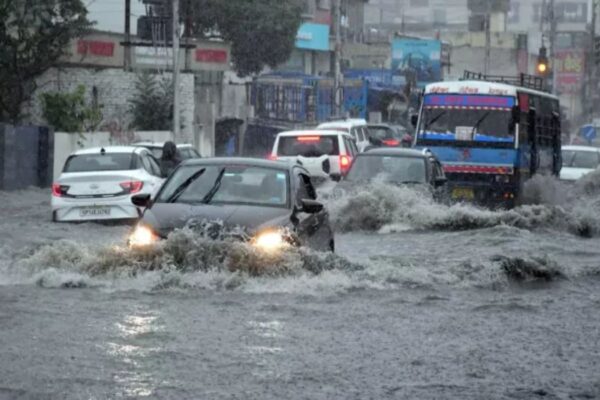 Red alert has been issued for heavy rain in Uttarakhand