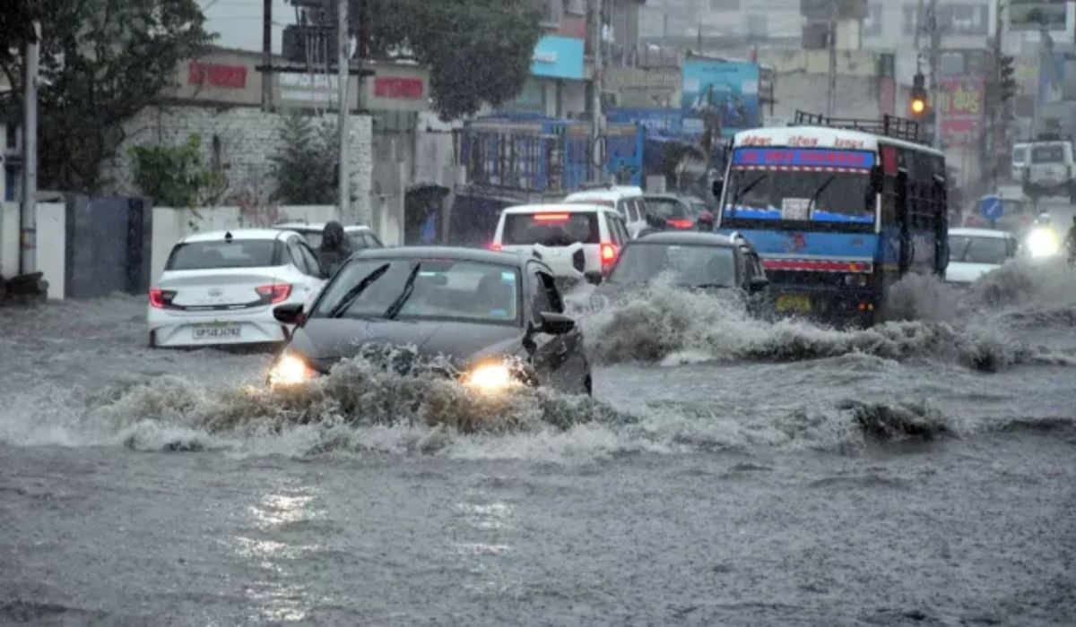 Red alert has been issued for heavy rain in Uttarakhand