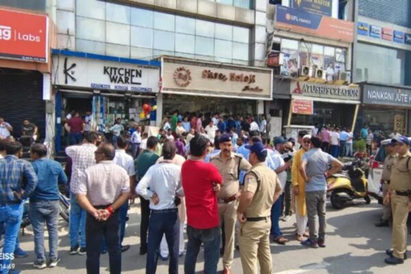 Robbery took place in jewelery showroom in broad daylight in Haridwar