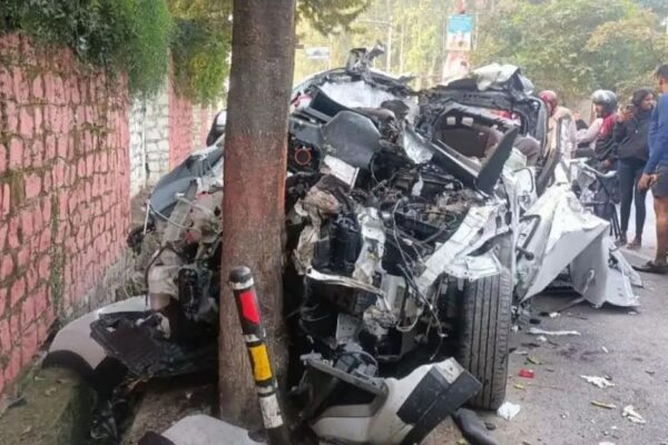 A major accident took place in Dehradun due to a bottle getting stuck in the brake pedal of a speeding car