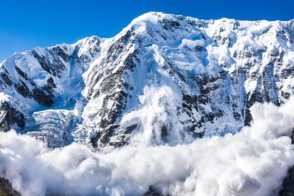 There is a danger of avalanche in Chamoli, Uttarakhand today