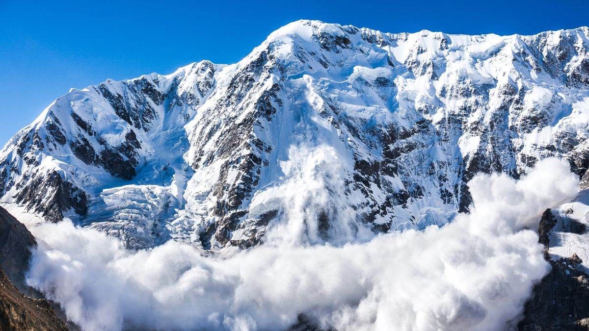 There is a danger of avalanche in Chamoli, Uttarakhand today