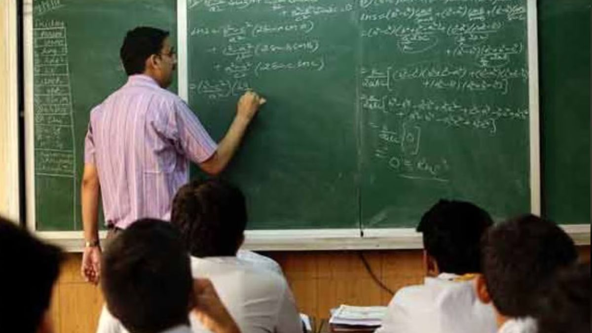 The jobs of 1500 guest teachers are in danger in Uttarakhand