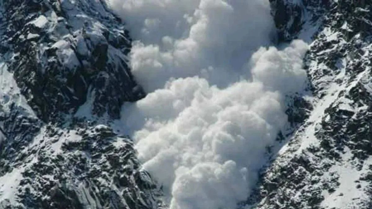 57 laborers buried under snow due to avalanche in Uttarakhand