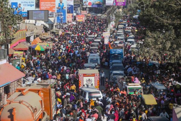 Due to Mahakumbh, there is a 300 km long traffic jam from MP to Prayagraj