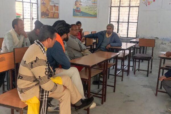 The school buildings in Jageshwar Dham have become dilapidated and have become a cause of danger