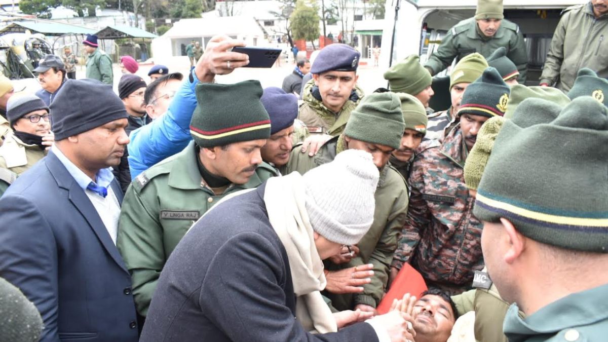 People buried under snow due to avalanche in Chamoli are being rescued.