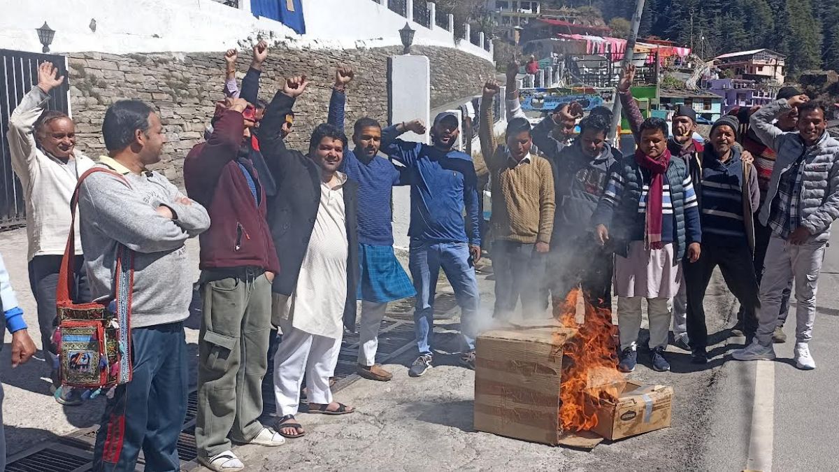 People of Jageshwar Dham protested against the electricity department
