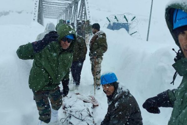 Rescue of laborers buried under snow due to avalanche in Mana is going on