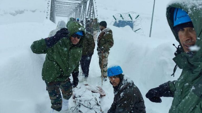 Rescue of laborers buried under snow due to avalanche in Mana is going on