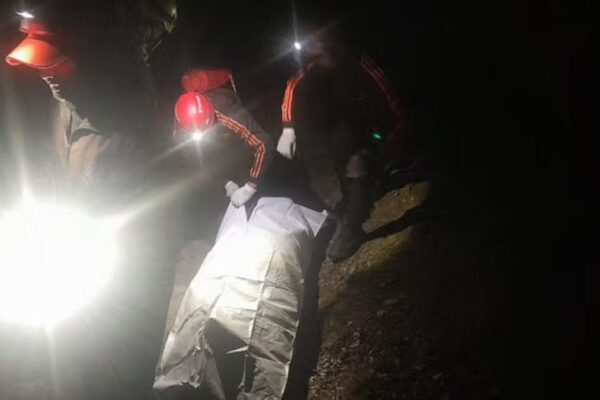 Accident In Uttarakhand: सौ मीटर गहरी खाई में गिरी स्कूटी, तीन दोस्तों की दर्दनाक मौत Three friends riding a scooter died in a major accident in Uttarakhand