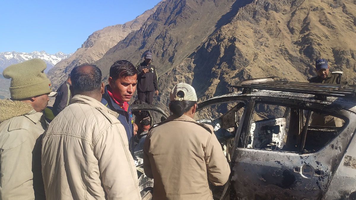 The burnt body of a girl from Karnataka was found in a car in Chamoli