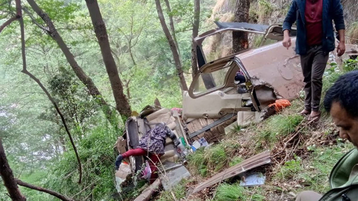 Six people have died in a helicopter crash in Uttarkashi