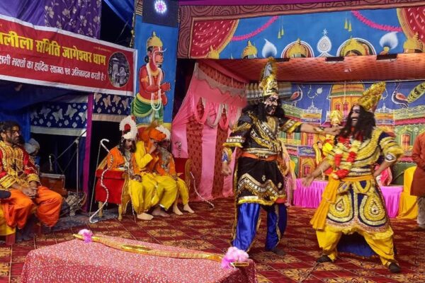 जागेश्वर की रामलीला में धनुष यज्ञ मंचन देख दर्शक हुए भाव-विभोर Ramlila staged at Jageshwar Dham