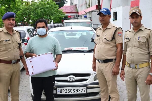 Police arrested a fake IB officer in Haldwani