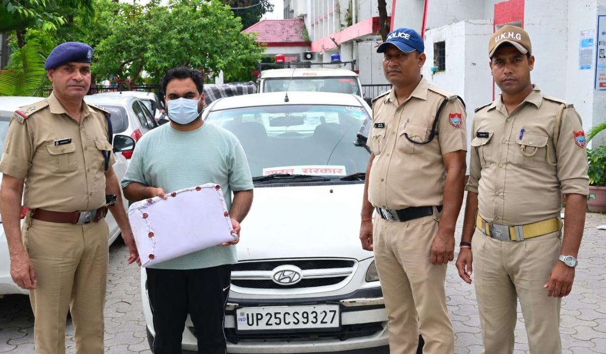 Police arrested a fake IB officer in Haldwani